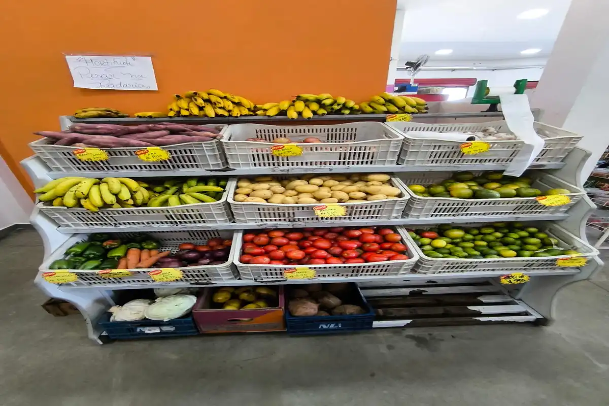 Galeria de imagens internas da Mini Mercado Rio Preto