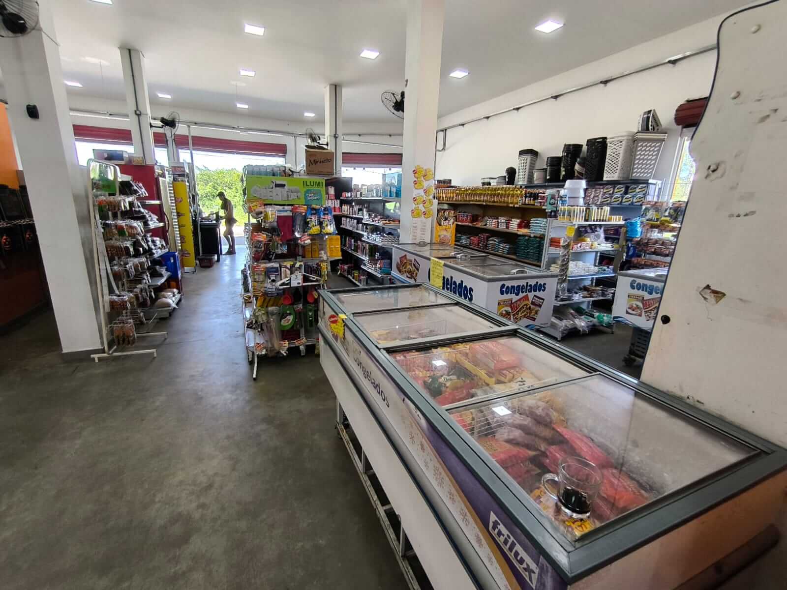 Galeria de imagens internas da Mini Mercado Rio Preto